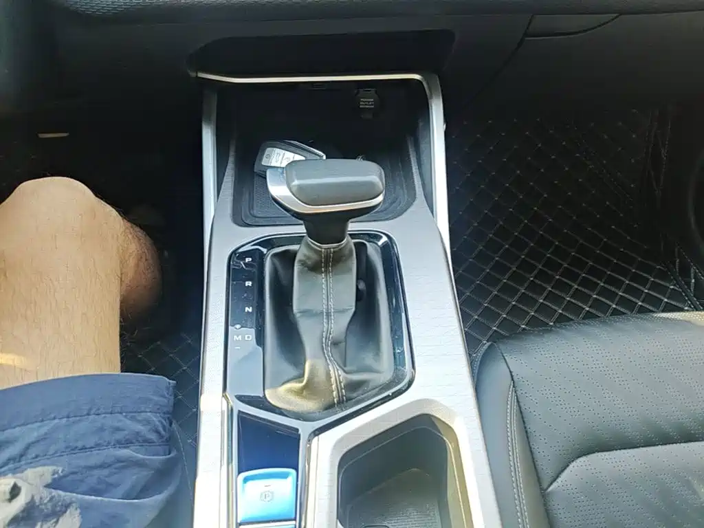 Фото 14 - Geely Emgrand