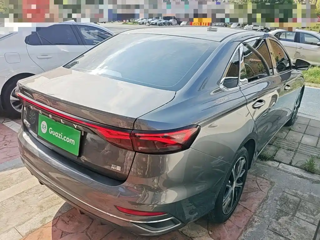 Фото 7 - Geely Emgrand