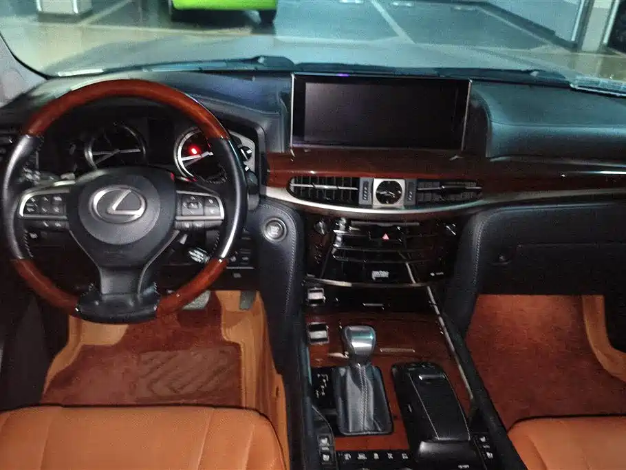 Lexus LX 2017 570 Peak Special Limited Edition фото 12
