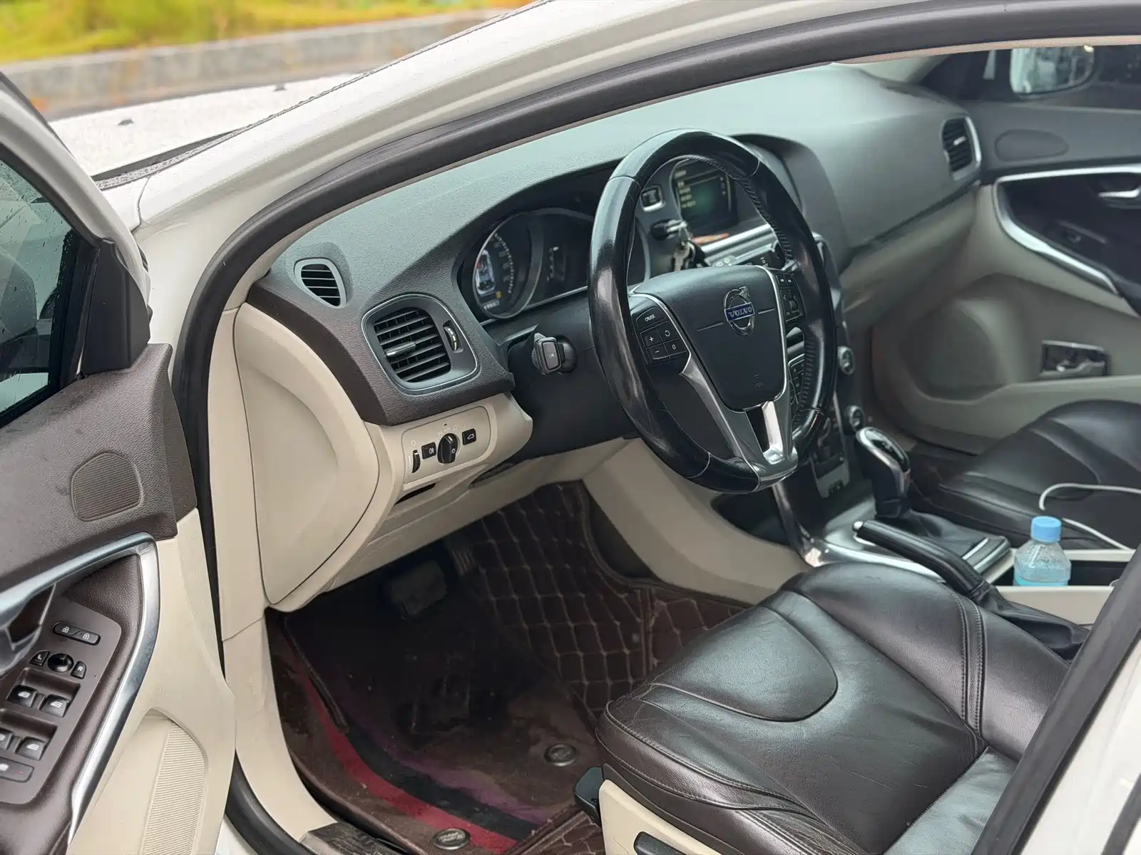 Photo 4 - Volvo V40