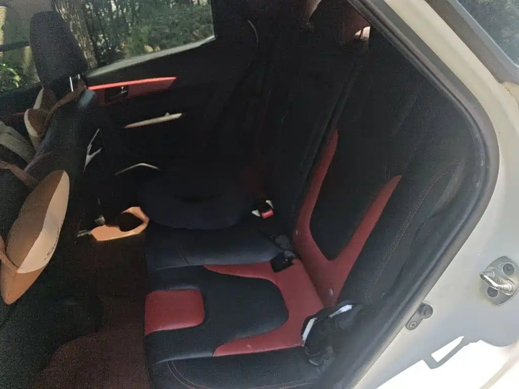 JAC Refine S2 2016 2016 Model 1.5L Manual Luxury Smart Two-Tone Edition