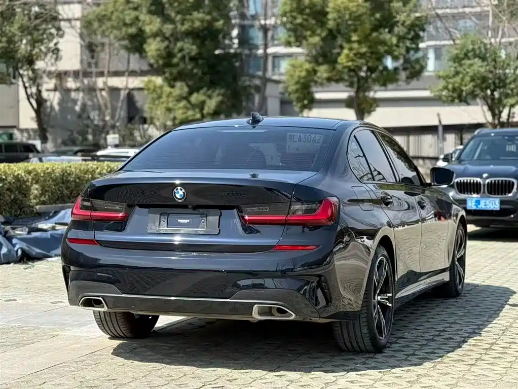 BMW 3 SERIES