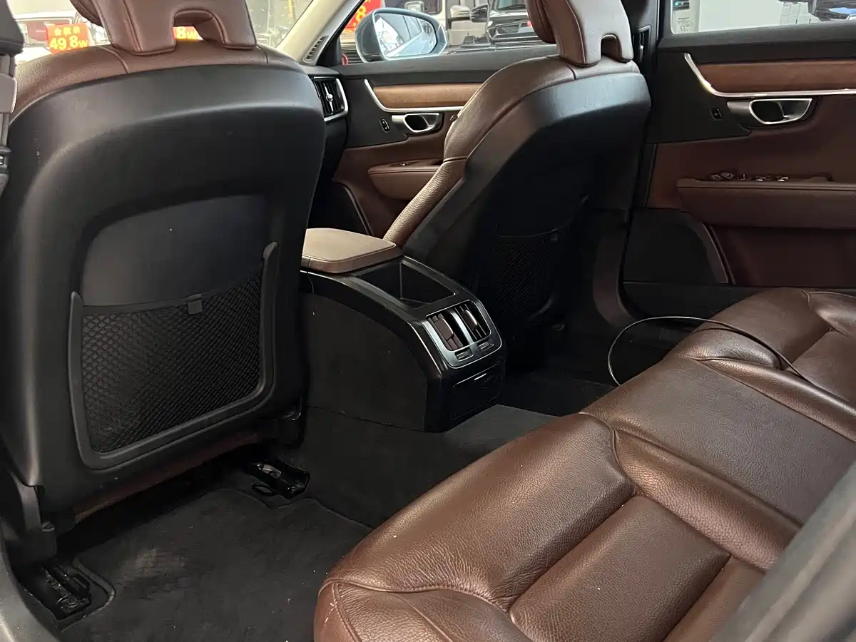 Фото 11 - Volvo S90