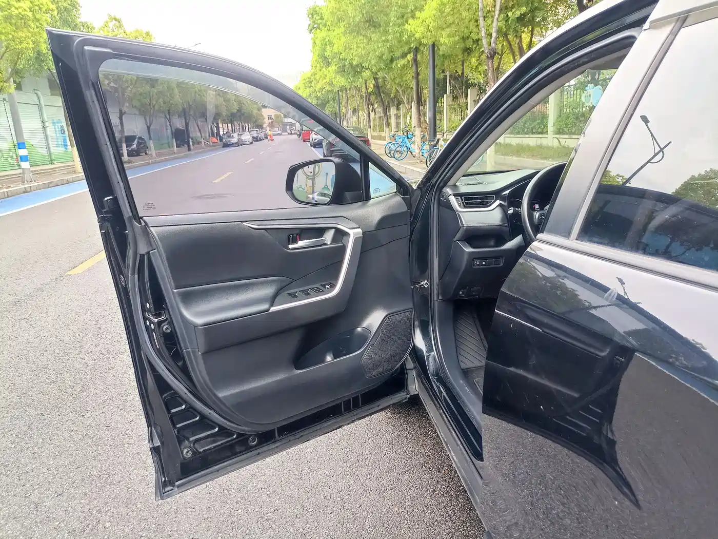 Toyota Wildlander 2020 Dual Engine 2.5L E-CVT FWD Luxury фото 13