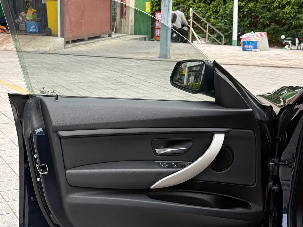 BMW 3 Series GT 2017 320i Fashion фото 16