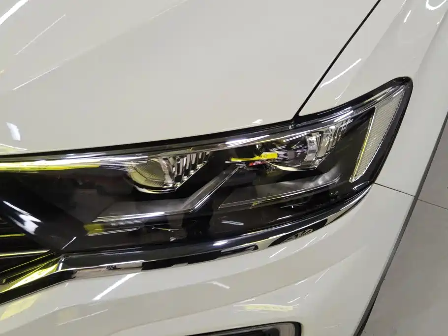 Photo 5 - Volkswagen T-ROC