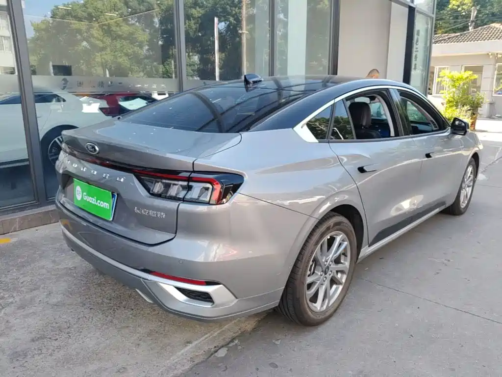 Ford Mondeo 2024 2023 EcoBoost 245 Luxury