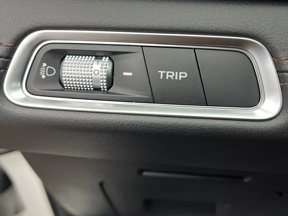 GEELY AUTOMOBILE VISION X6