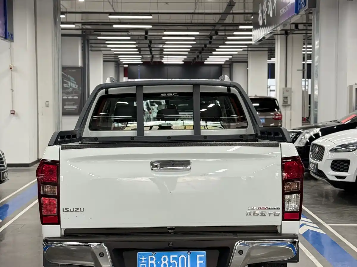 Фото 6 - Isuzu D-MAX
