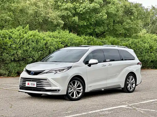  Toyota Toyota Sienna 2023 2.5L Hybrid Platinum Edition