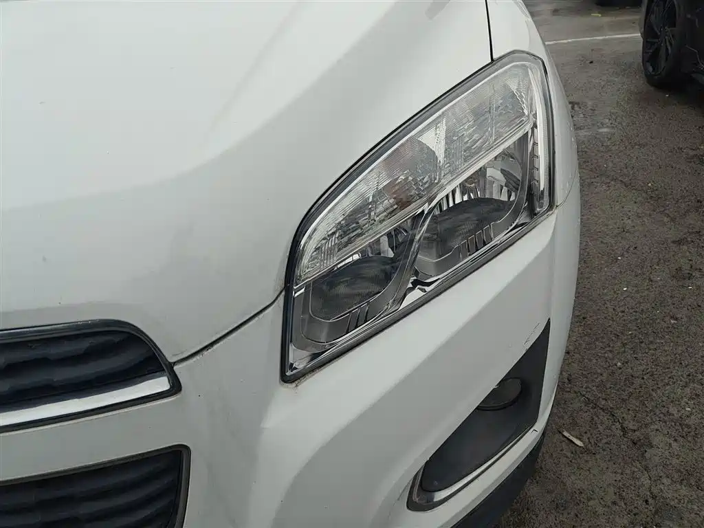 Chevrolet Trax 2016 1.4T Automatic 2WD Comfort Sunroof Edition фото 24