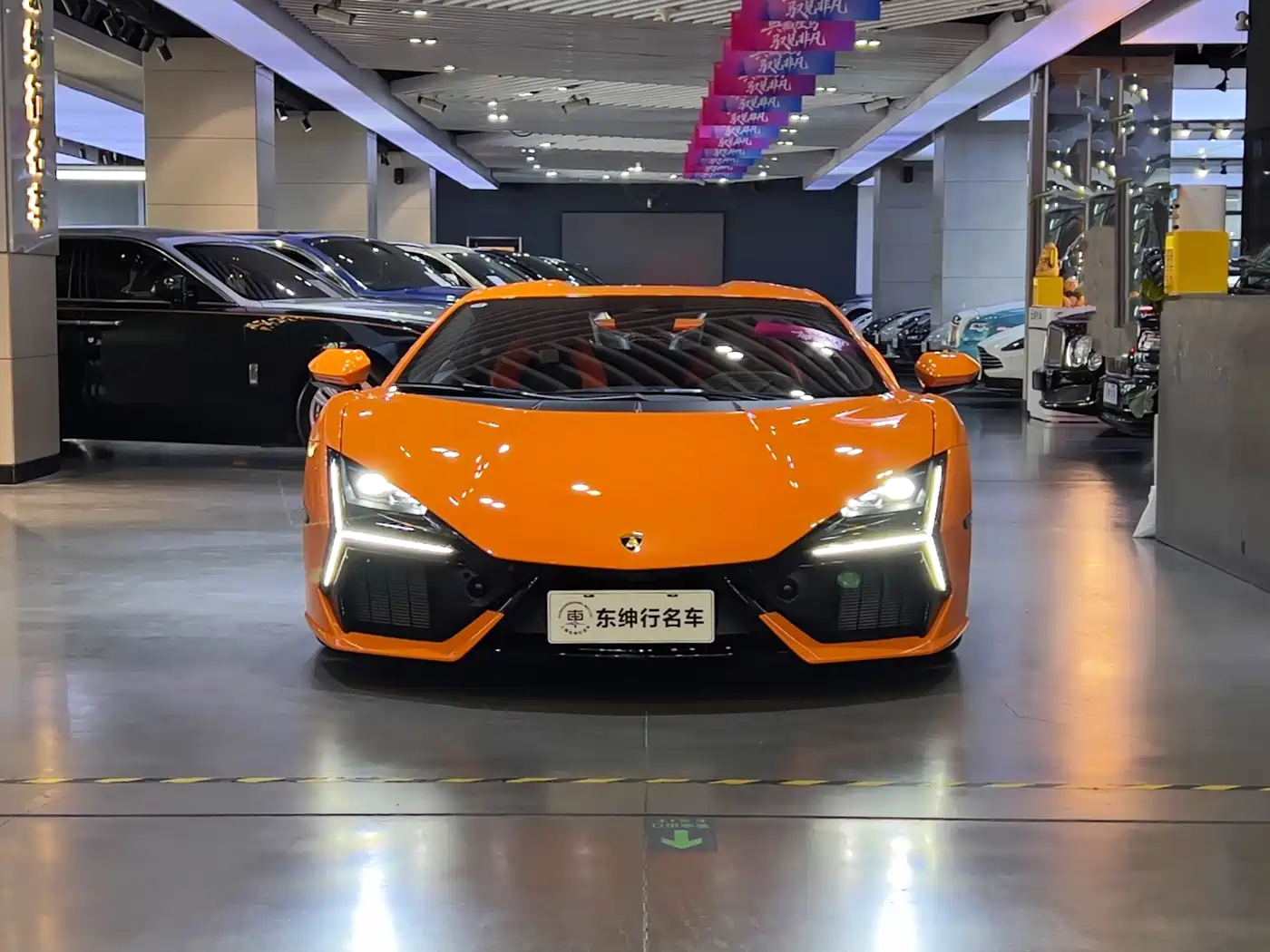 LAMBORGHINI REVUELTO