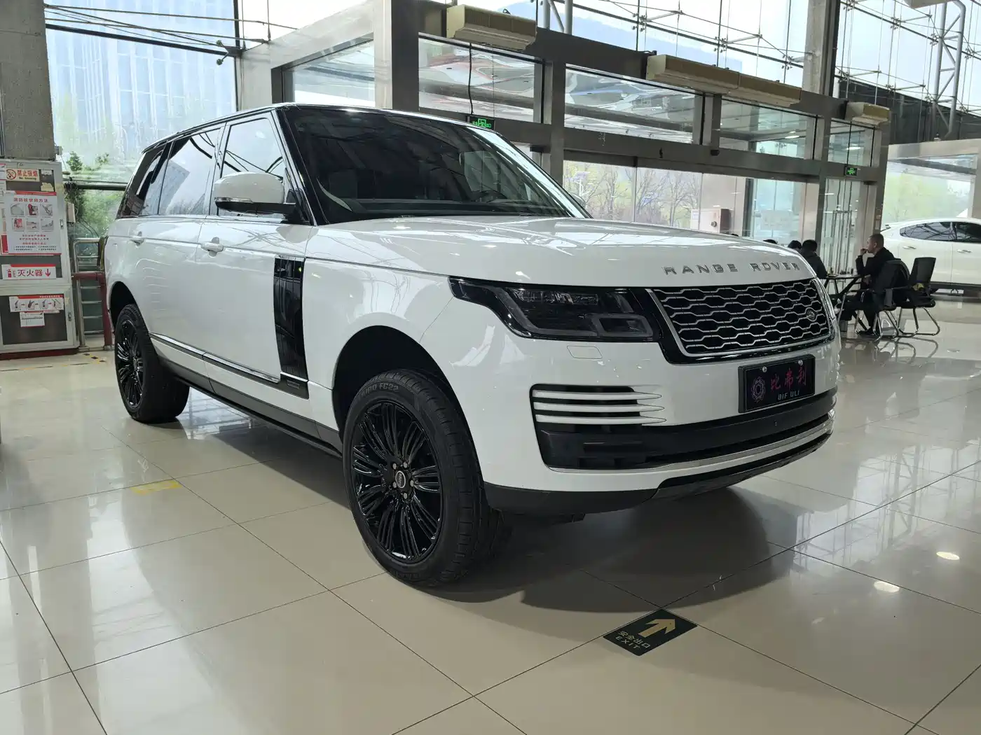 Land Rover Range Rover 2019 3.0 SC V6 Heritage Extended Edition фото 3