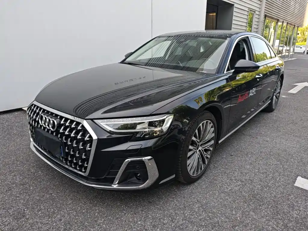 Фото 2 - Audi A8
