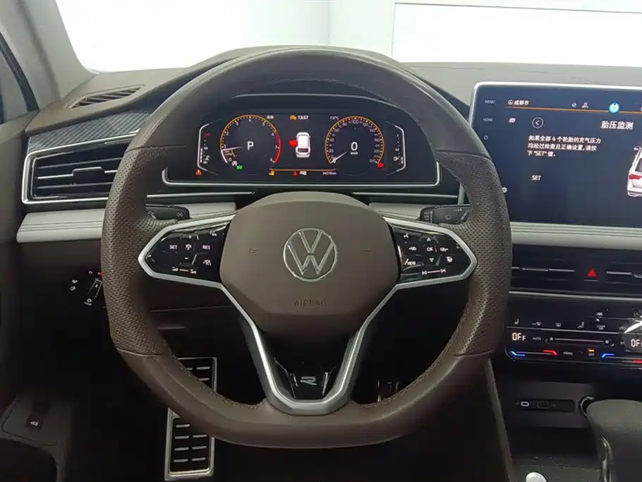 Volkswagen Tiguan L 2023 Facelift 330TSI Auto FWD R-Line Premium фото 15