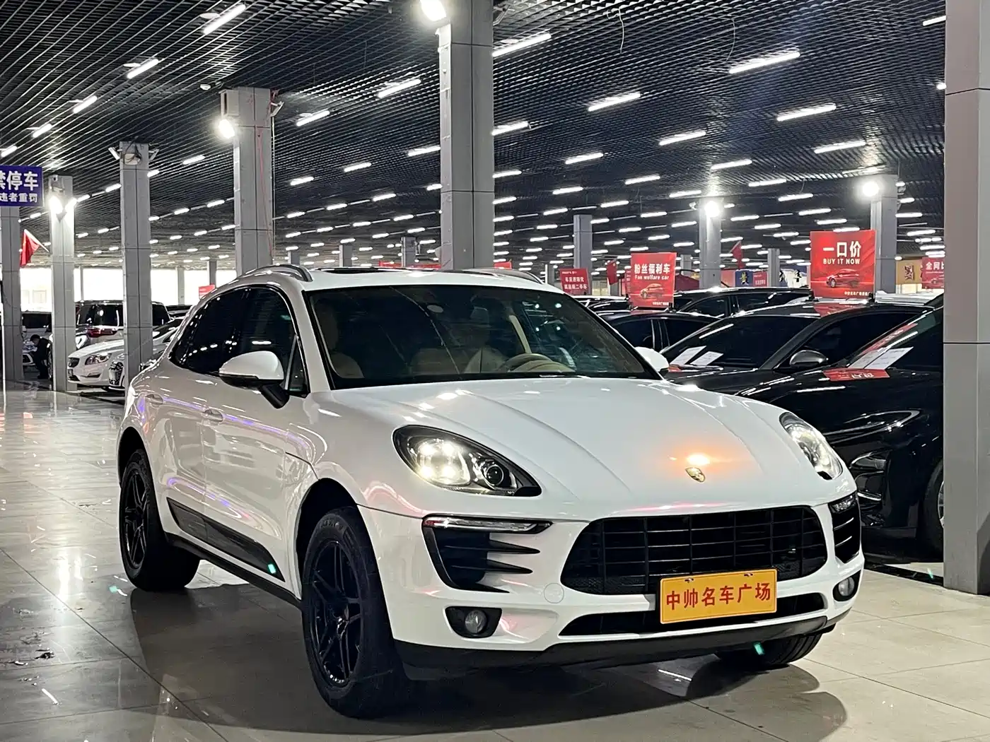 Porsche Macan 2016 Macan 2.0T фото 3
