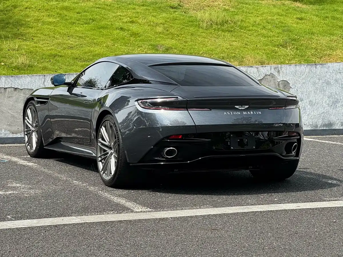 Aston Martin DB12 2024 2023 4.0T V8 Coupe