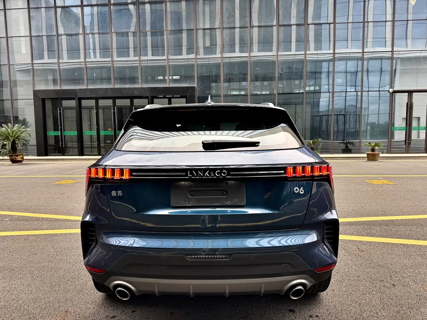 Lynk & Co 06 2020 1.5T Halo фото 5