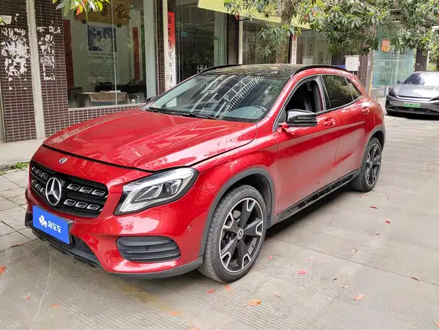 MERCEDES-BENZ GLA