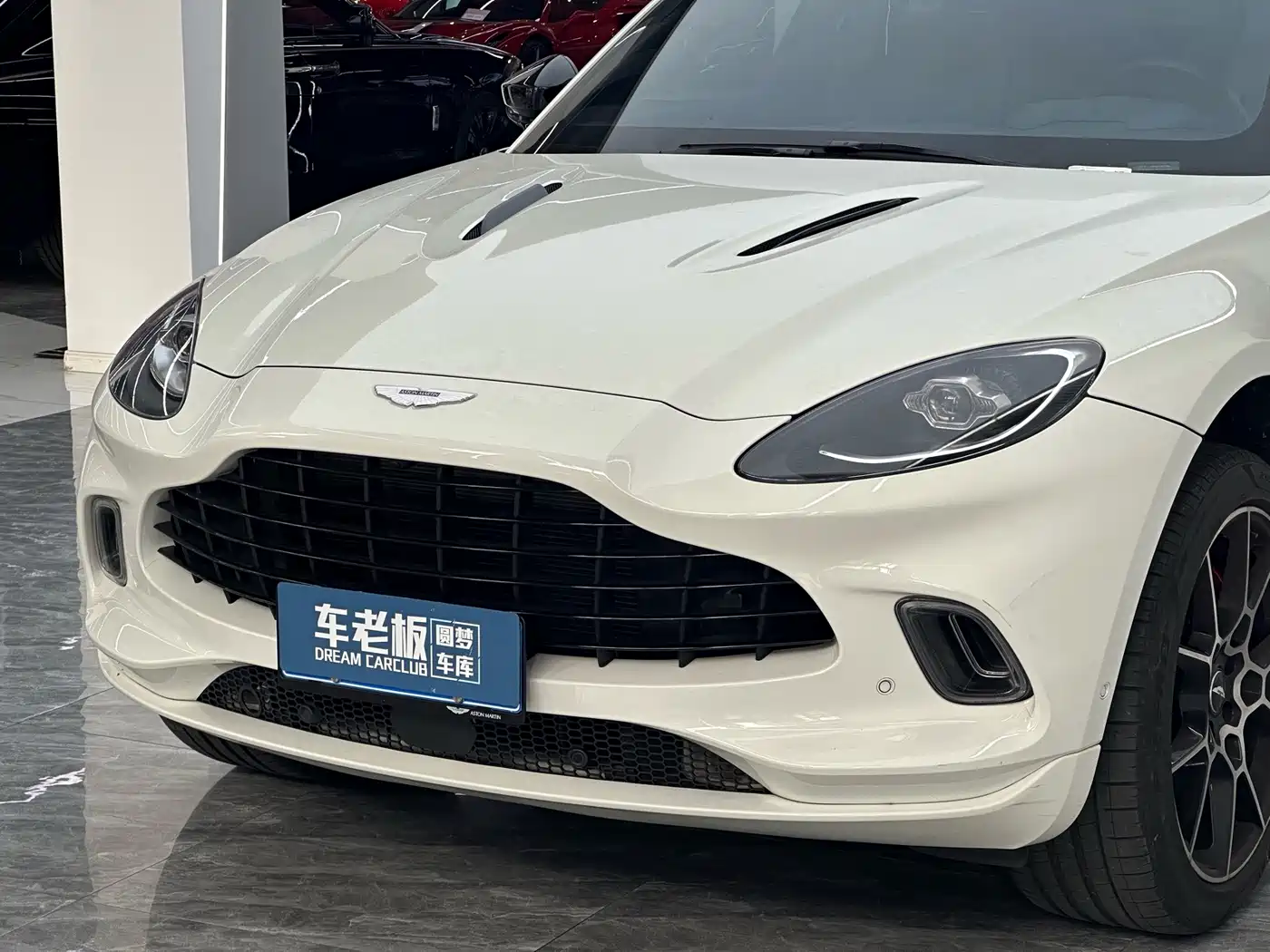 Aston Martin DBX 2022 2020 4.0T V8