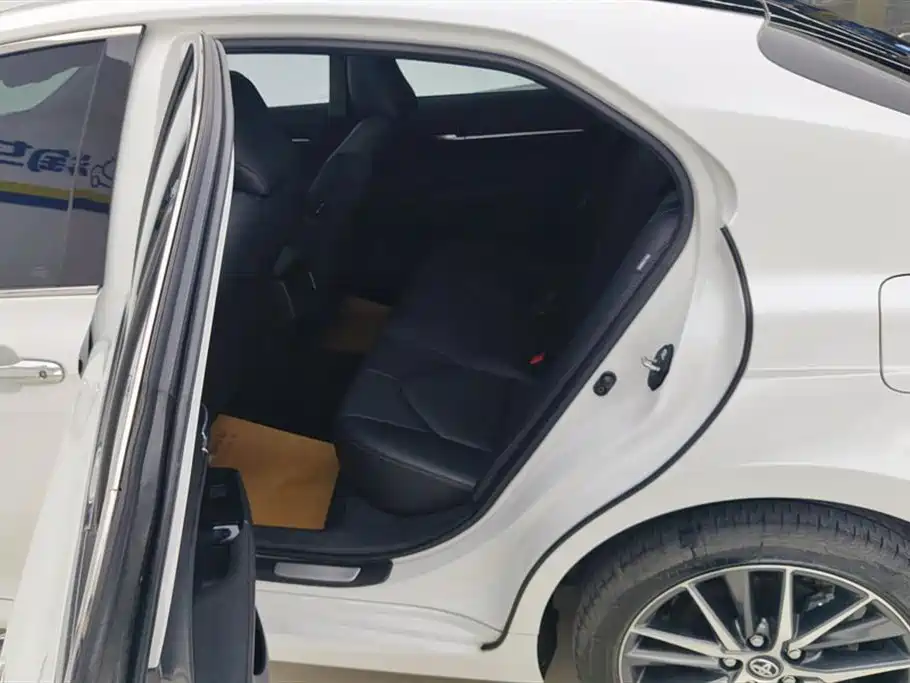Toyota Camry 2021 2.5G Luxury Edition фото 11