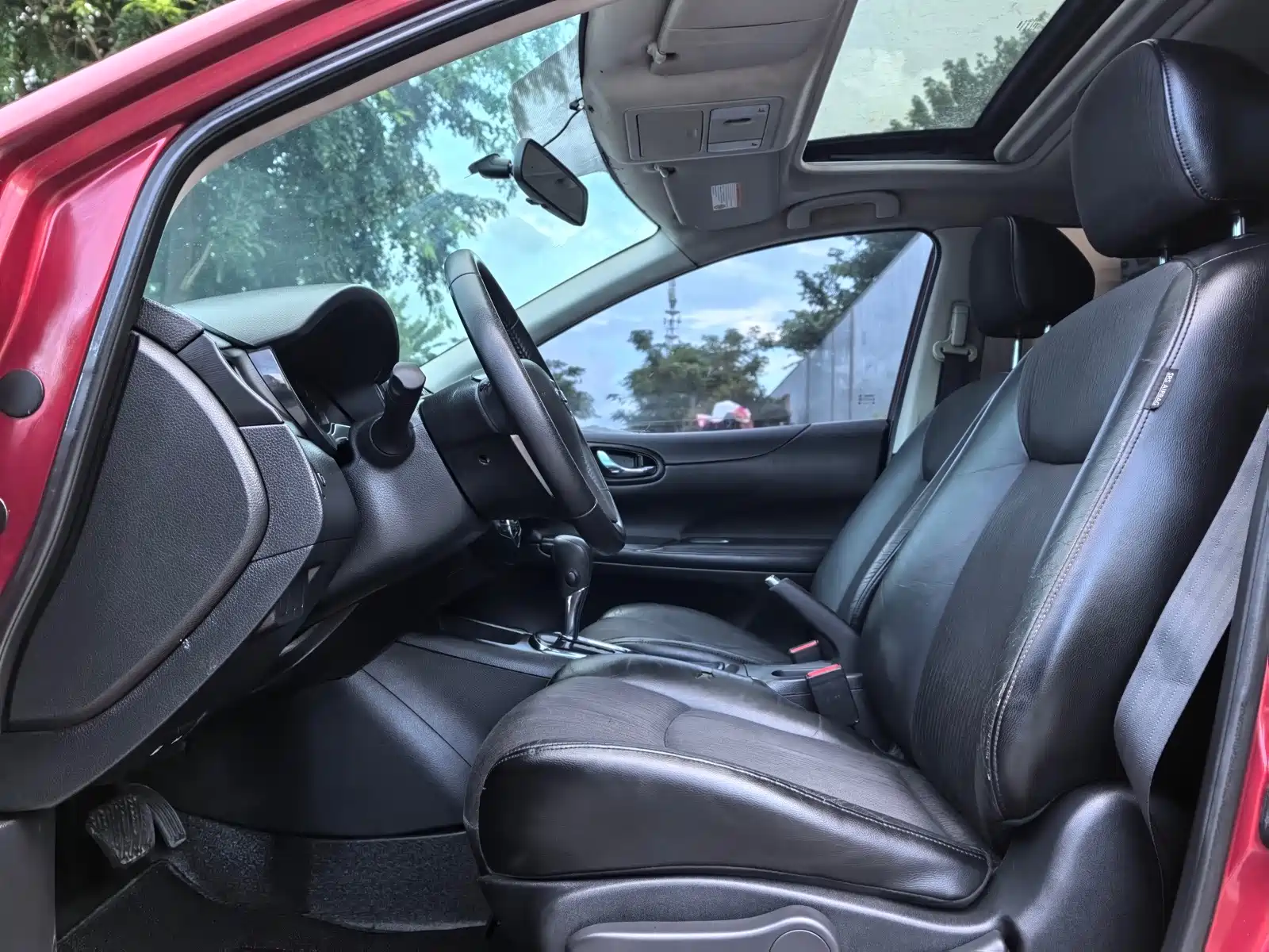 Фото 4 - Nissan Tiida