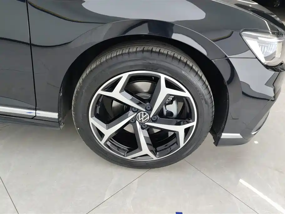 Volkswagen Magotan 2023 Model 2 Million Units Commemorative Edition 280TSI DSG Leading Version фото 6