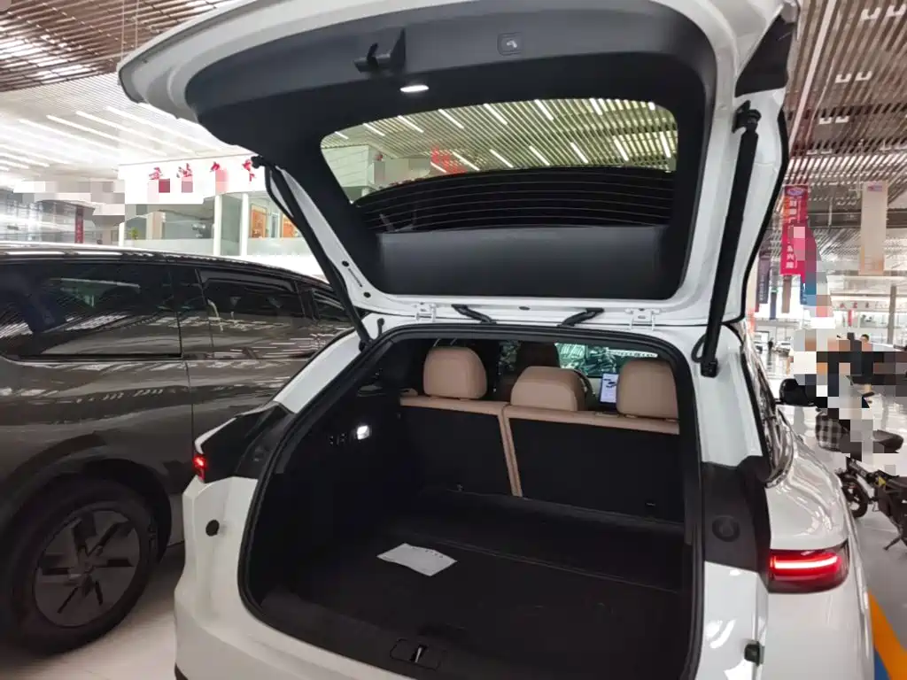Li Auto i6 2026 2025 2WD Base Model