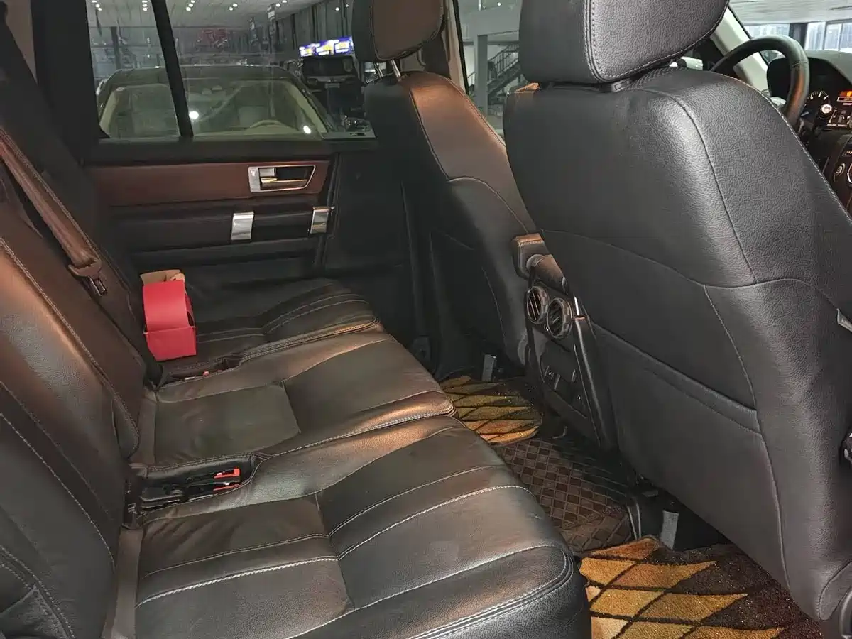 Land Rover Discovery 2015 3.0 SC V6 SE фото 9