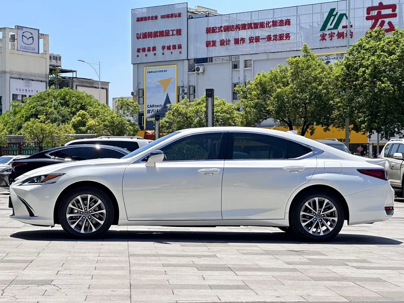 Фото 6 - Lexus ES