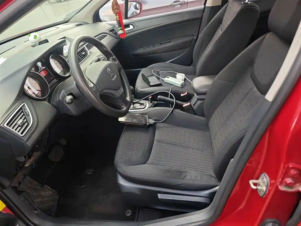 Peugeot 308 2014 Model Joy Edition Classic 1.6L Automatic Superior Style фото 15