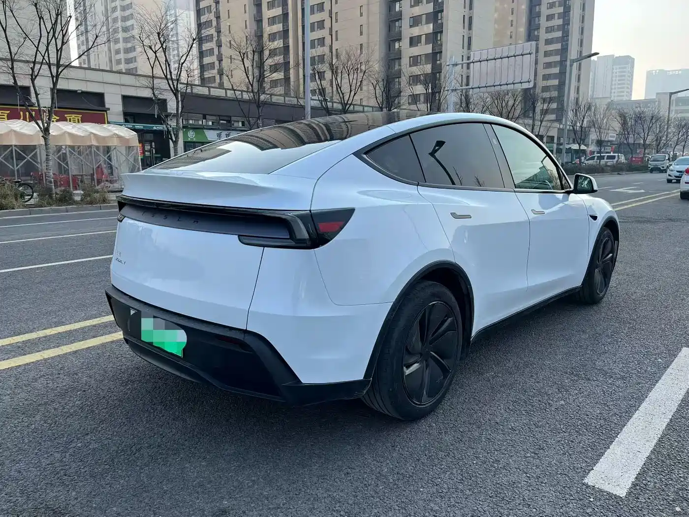 TESLA MODEL Y