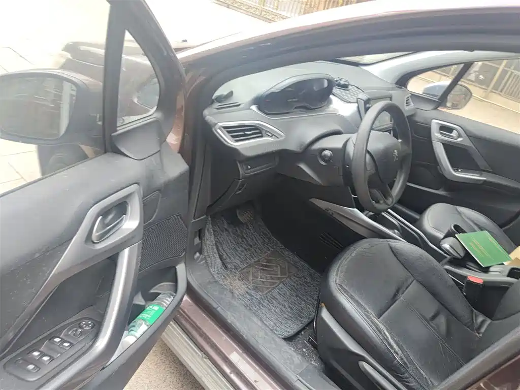 Peugeot 2008 2014 1.6L Automatic Trend Edition фото 14