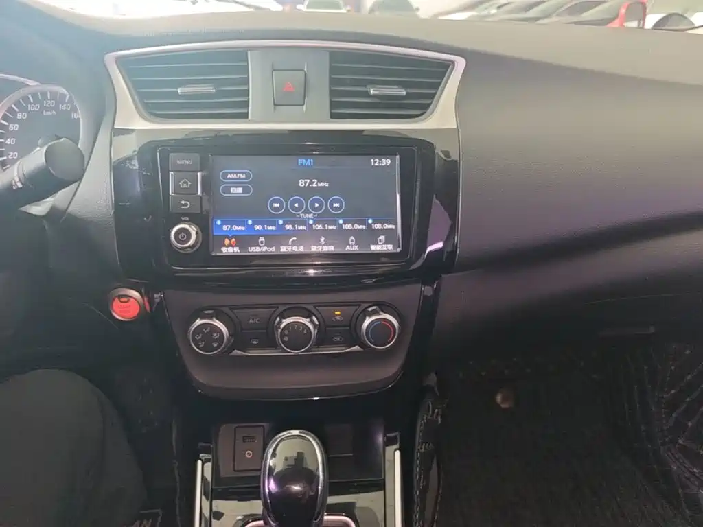 Фото 13 - Nissan Sylphy