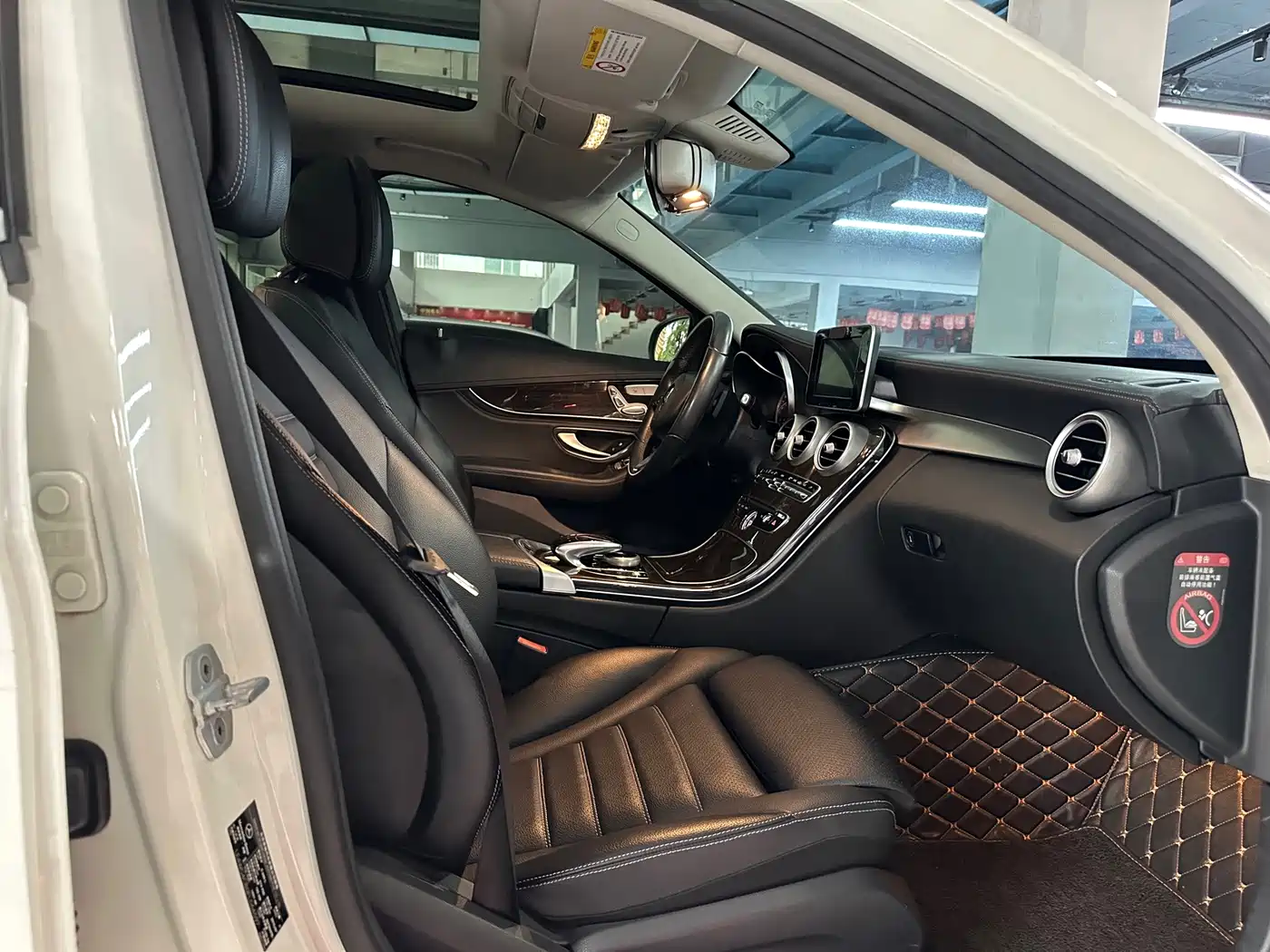 Photo 13 - Mercedes-Benz C-Class