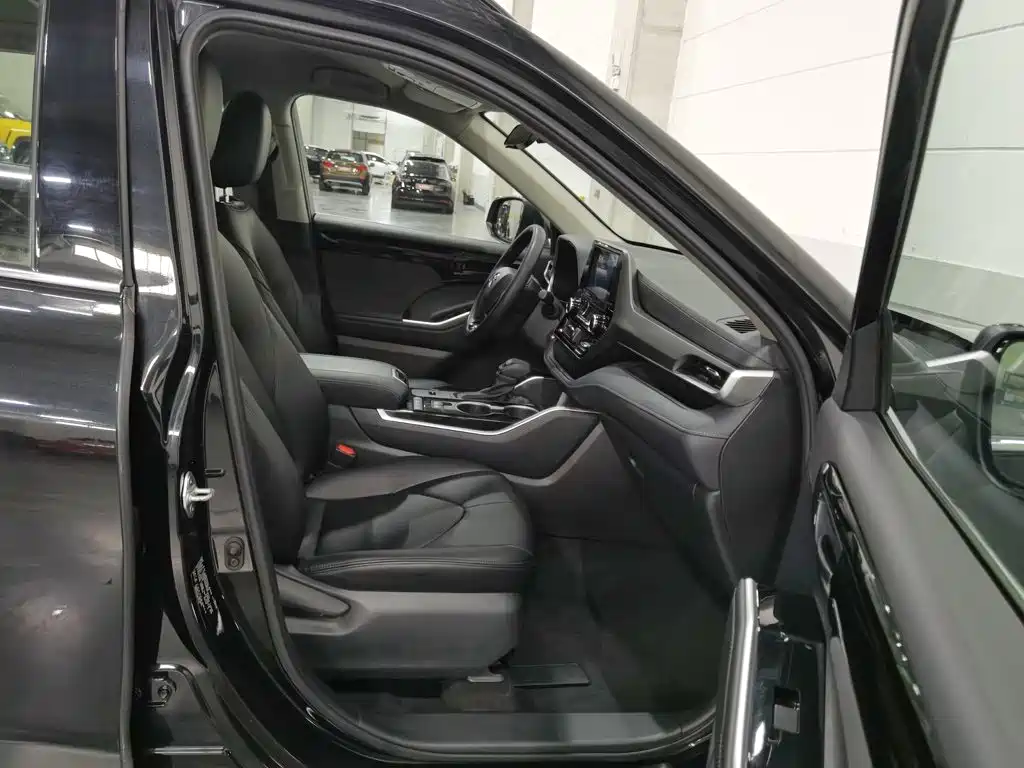 Фото 23 - Toyota Highlander