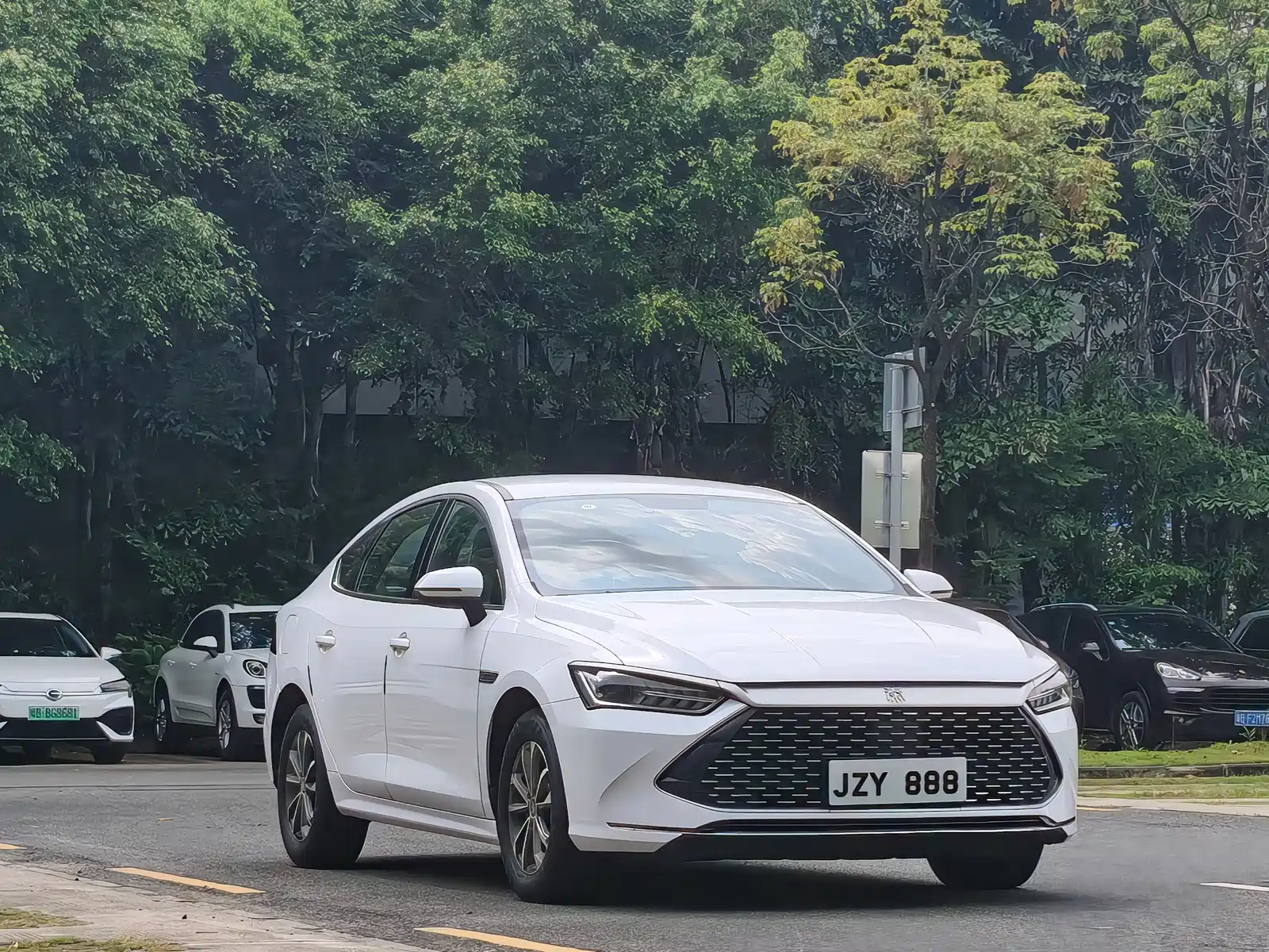 Фото 3 - BYD Qin PLUS