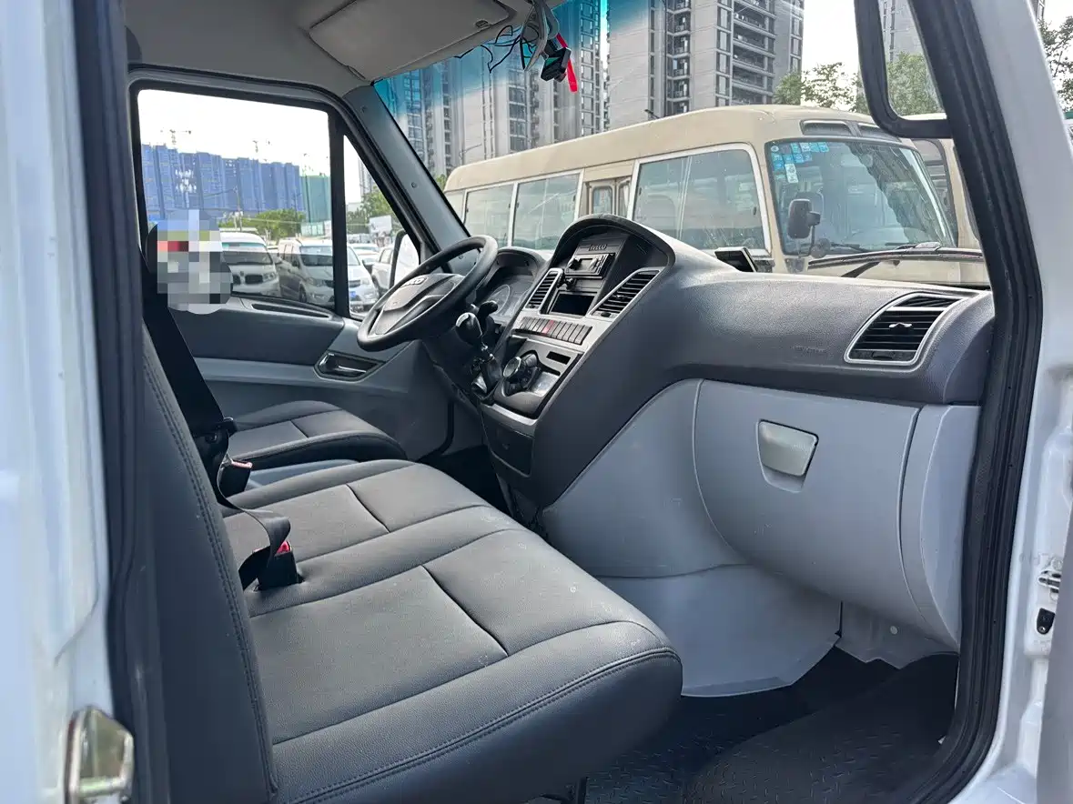 Iveco Bodhi 2018 2017 2.5T Classic A32 Bus Medium Roof 6-7 Seater 47Z5