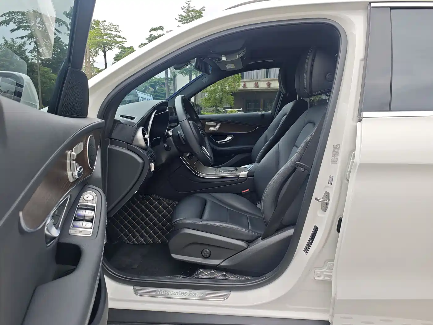 Mercedes-Benz GLC 2022 Facelift GLC 300 L 4MATIC Dynamic Collector's Edition фото 12