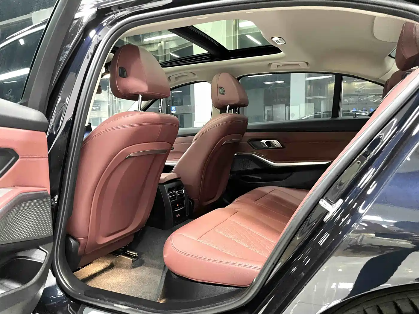 BMW 3 Series 2023 320Li M Sport Package фото 10