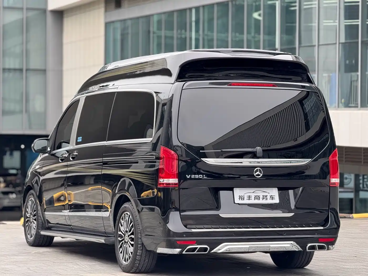 Mercedes-Benz V-Class 2022 V 260 L Long Wheelbase Luxury Edition фото 18