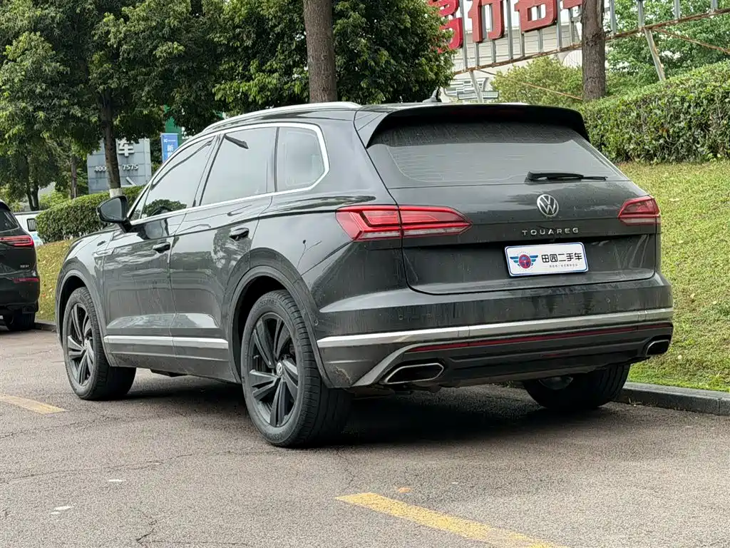 VOLKSWAGEN TOUAREG