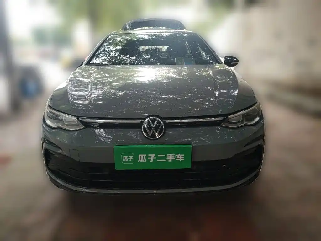 Photo 2 - Volkswagen Golf