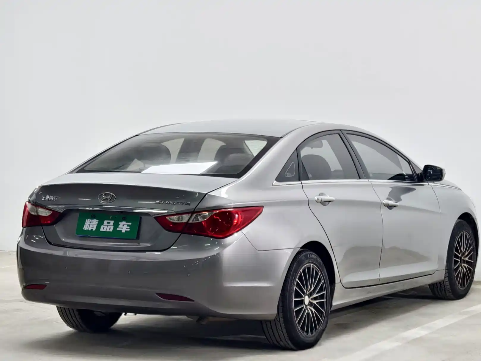 Фото 4 - Hyundai Sonata