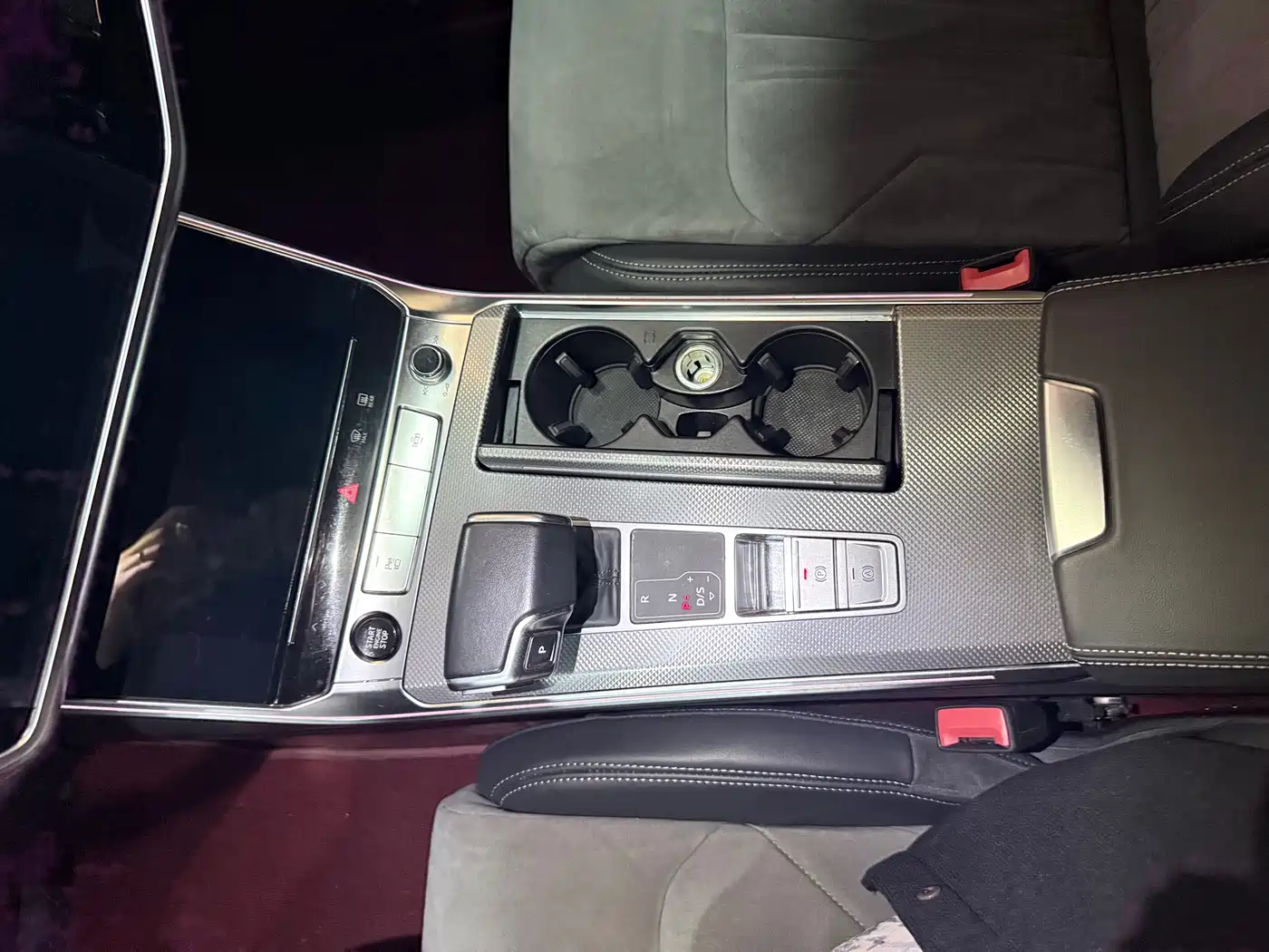 Audi A6L 2023 45 TFSI Premium Selection Elegance фото 7