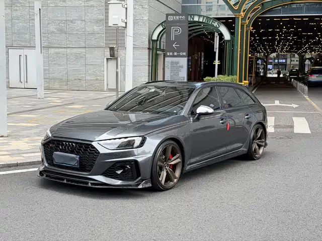 AUDI RS 4