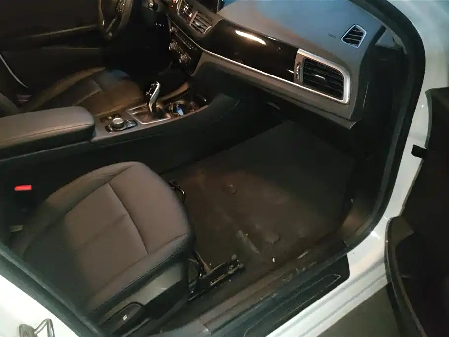 BMW 1 Series 2021 120i M Sport фото 8