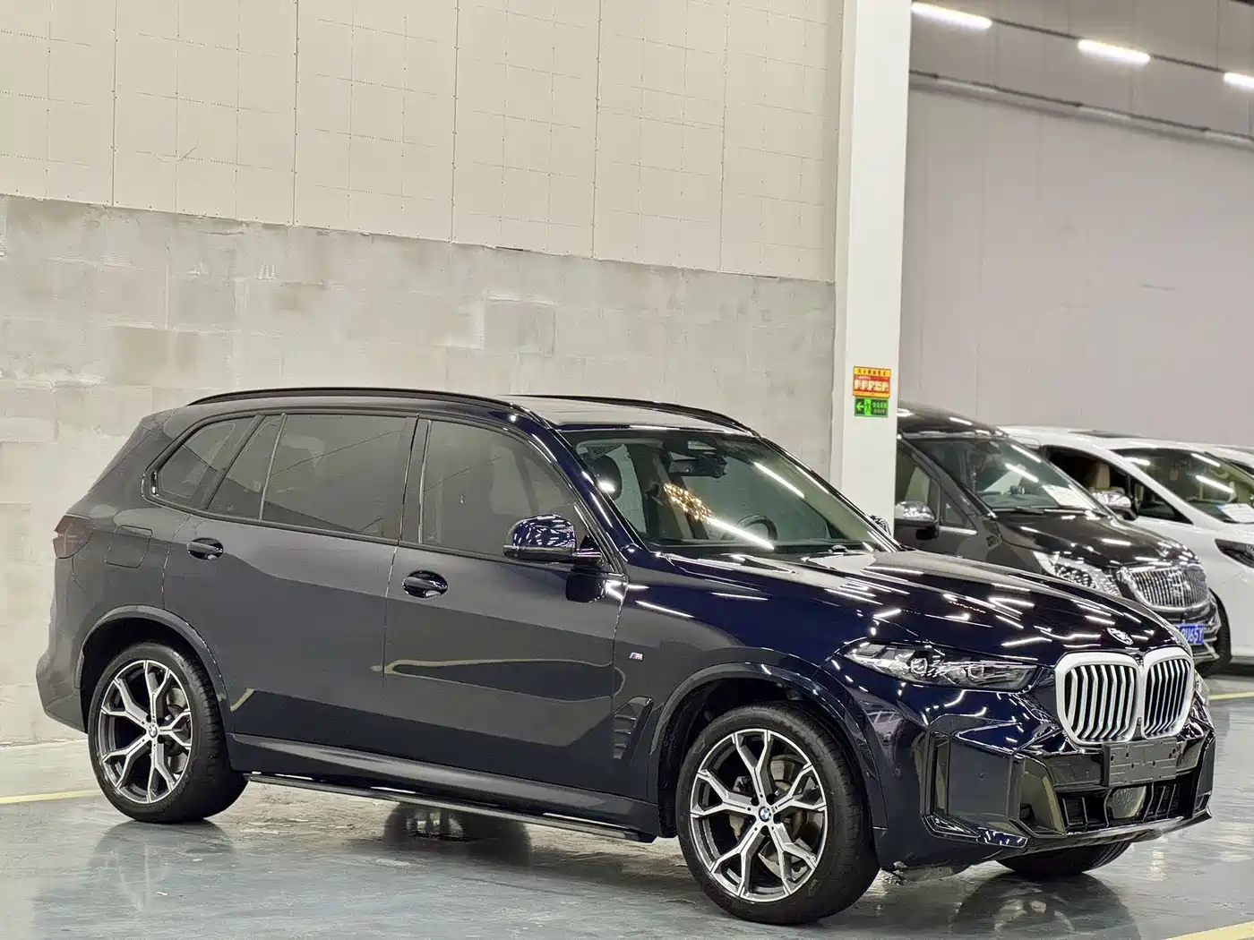 BMW X5 2023 xDrive 30Li Premium M Sport Package