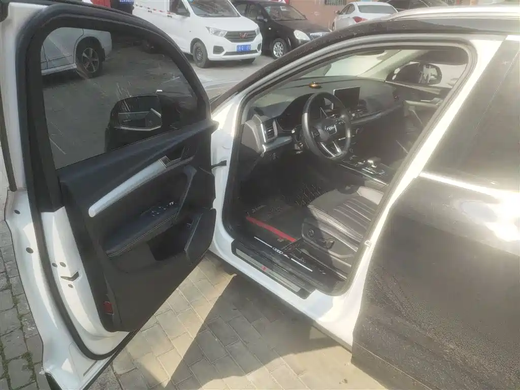 Audi Q5L 2020 Facelift 40 TFSI Honor Fashion фото 16