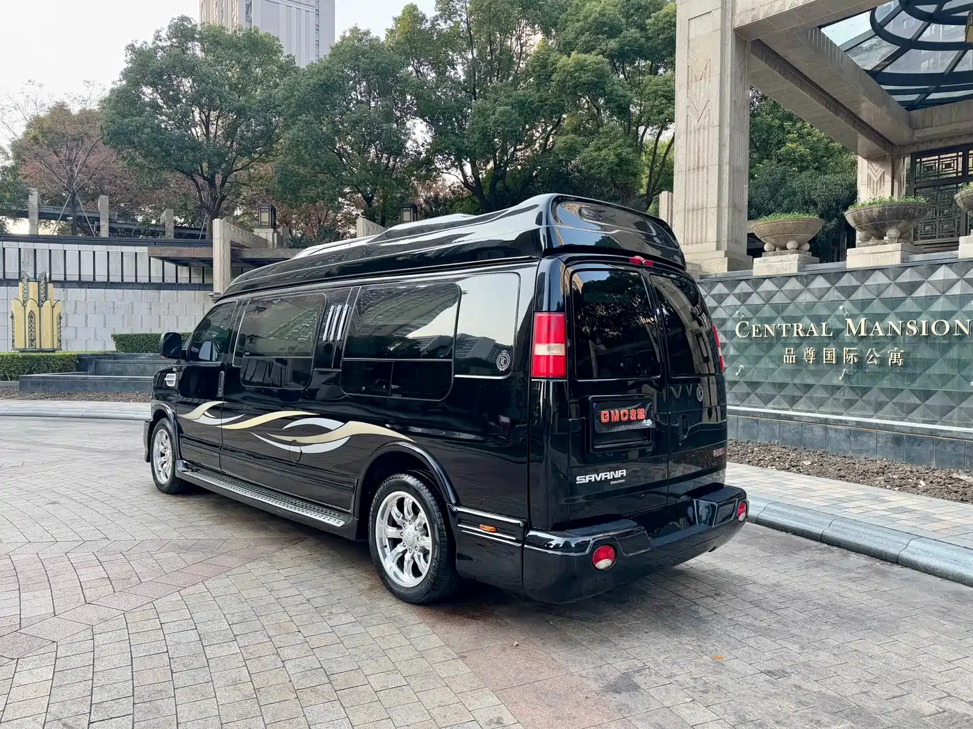 GMC Savana 2017 2017 6.0L G660S Elegance Panoramic Roof Edition